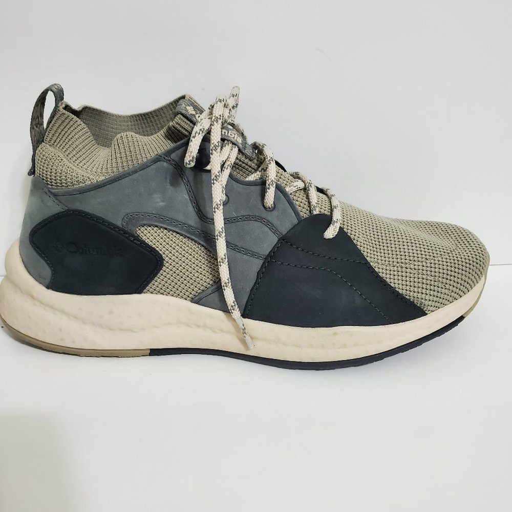 Columbia  SH/FT Out dry Mid Hiking Shoes tan black